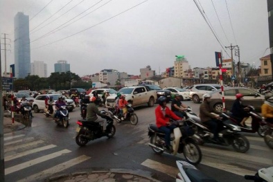 Giao lộ sát ủy ban phường Mễ Trì nhưng chiều nào cũng lộn xộn