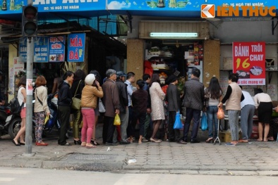 Tết Hàn thực: Cảnh người dân Hà thành xếp hàng dài mua bánh trôi