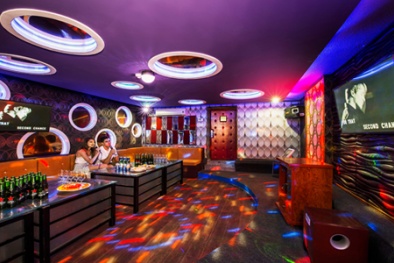 Phải nộp phí tác quyền 2.000 đồng/bài, quán karaoke lo đóng cửa