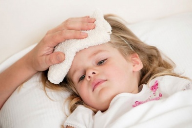 Tuyệt đối không làm 5 điều này khi trẻ bị sốt cao