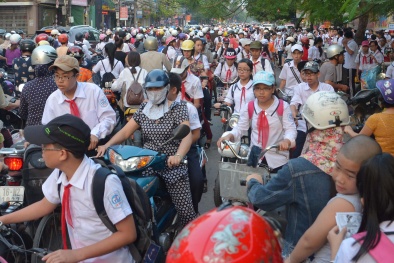 TP. HCM: Học sinh đeo chíp định vị để giảm ùn tắc giao thông?