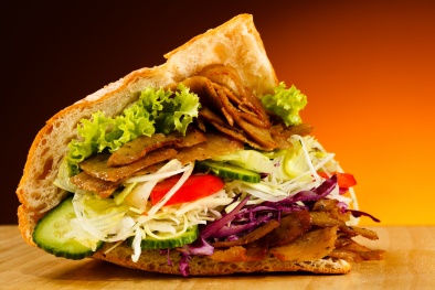 Quảng Ngãi: 21 người nhập viện cấp cứu sau khi ăn bánh mì