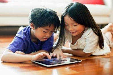 Muôn kiểu mất tiền oan khi cho trẻ sử dụng thiết bị di động
