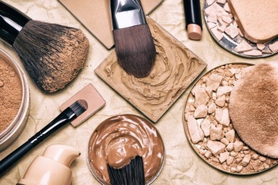 10 loại sản phẩm trang điểm bạn nên tránh xa nếu không muốn 'xuống sắc'