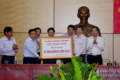 Bộ trưởng Bộ KH&CN tặng tỉnh Nghệ An Hệ thống chuẩn đo lường độ rọi