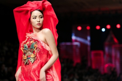 Hoa hậu Kỳ Duyên đẹp 'xuất thần' tại Tuần lễ thời trang quốc tế