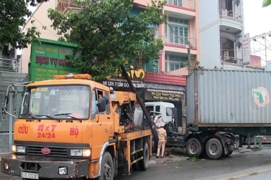 Tai nạn giao thông ngày 29/4: Container tông liên hoàn, 3 người trong 1 gia đình thương vong