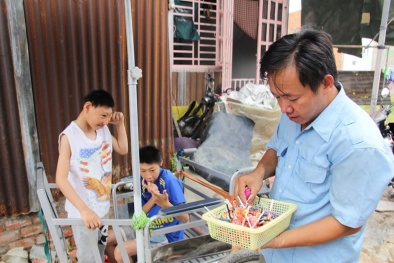 Trách cứ hay bỏ qua cho người cha nuôi 2 con bị bại não đã nói dối về vợ mình?
