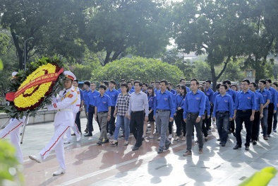 Đoàn Thanh niên Tổng cục TCĐLCL vào Lăng viếng Chủ tịch Hồ Chí Minh