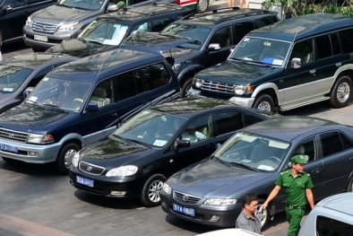 Có hơn 2.300 xe công dôi dư, đua nhau thanh lý xe mới dùng vài năm