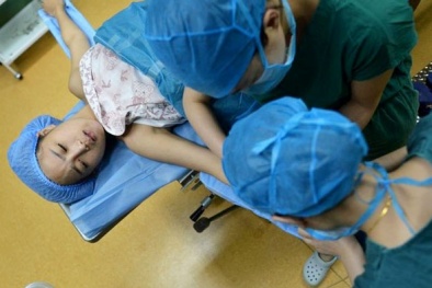 Lời kể đau đớn của thiếu nữ nâng ngực tại Bệnh viện thẩm mỹ Kim Cương A&B