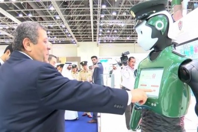 Robot cảnh sát đầu tiên ra mắt tại Dubai có gì đặc biệt?
