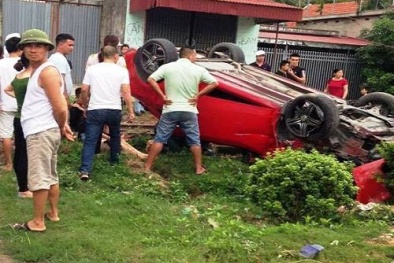 Tai nạn giao thông ngày 25/5: Ô tô lật ngửa, 5 người nhập viện