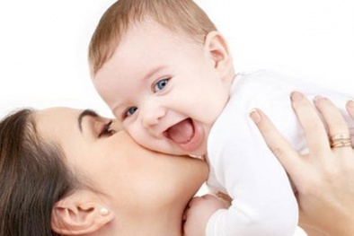 Cha mẹ dùng nước hoa có thể khiến trẻ tử vong