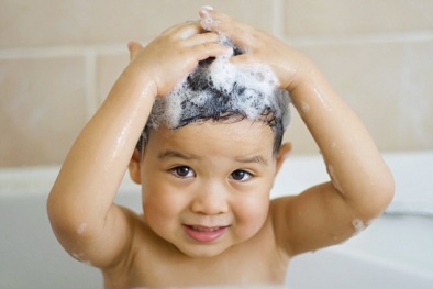 Hóa chất tìm thấy trong dầu gội đầu và đồ chơi làm giảm chỉ số IQ của trẻ