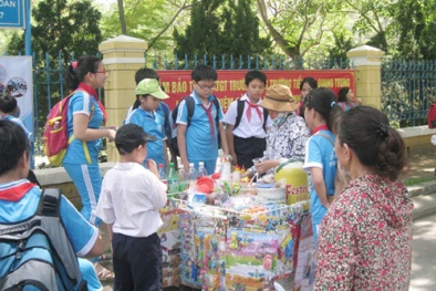 Thực phẩm bẩn 'bao vây' trường học, đại biểu Quốc hội đề nghị phạt nặng