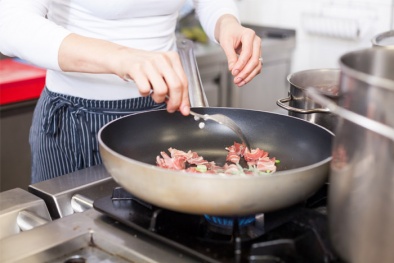 Dùng chảo chống dính sai cách mang bệnh nan y vào người