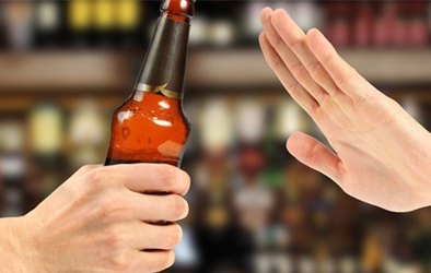 Cai rượu đột ngột có thể gây hoang tưởng, nguy hiểm tính mạng