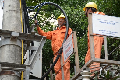 Điện lực miền Bắc tăng cường ứng trực an toàn điện giai đoạn nắng nóng kéo dài