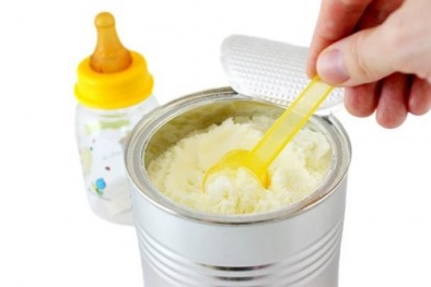 Sữa công thức: Tiện cho mẹ nhưng không có lợi cho bé