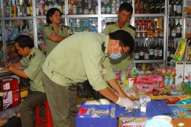 TP. HCM gắn mác những nhà hàng không đạt chuẩn, Hà Nội gắn logo cho thực phẩm sạch