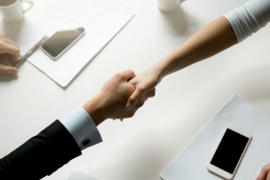 Bạn có thể lây bệnh từ người khác chỉ bằng một cái… bắt tay