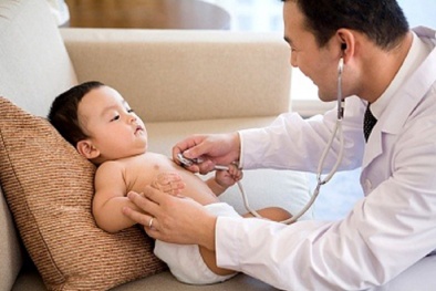 Trẻ bị liệt mặt khi nằm điều hòa và hàng loạt tai biến khôn lường