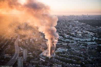 Cháy tòa nhà 27 tầng ở London: Hé lộ nguyên nhân của vụ cháy khủng khiếp