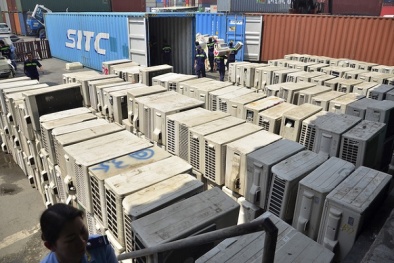3 container hàng điện lạnh cũ nhập lậu được khai báo trá hình là ván gỗ MDF