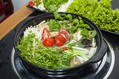 Ăn lẩu: Cẩn trọng khi chọn rau nếu không muốn nhập viện