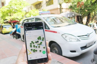 Vì sao Bộ GTVT dừng cấp phép thí điểm taxi công nghệ?