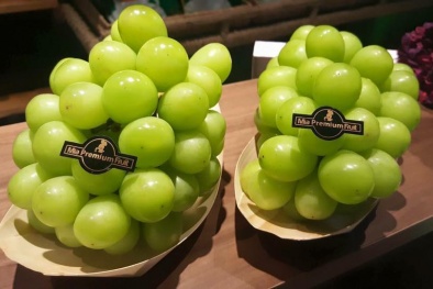 Lý giải vì sao nho mẫu đơn giá hàng triệu đồng 1 kg vẫn hút khách