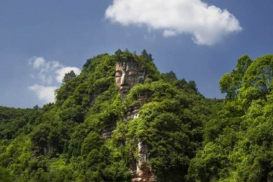 Tượng Phật to bằng quả núi 'tàng hình' hàng ngàn năm bất ngờ lộ diện
