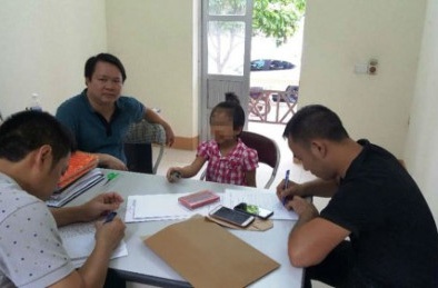 Em bé bị treo lên xà nhà: Đứa trẻ thiếu tình thương, bị gia đình ruồng bỏ