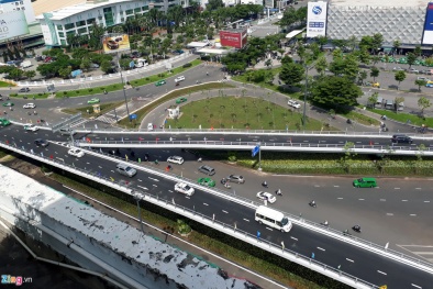 Cận cảnh cầu vượt sân bay Tân Sơn Nhất ngày đầu thông xe