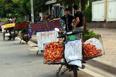Cười ra nước mắt với tuyệt chiêu bán hàng rong ở Hà Nội