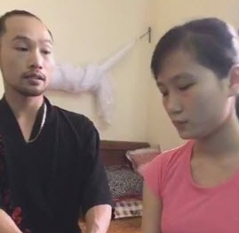 Chủ viện tóc với chiêu trò PR 'bẩn' nhận cô bán trà đá làm mẹ, hứa đền bù 15 triệu