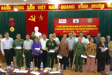 Tân Hiệp Phát thăm, tặng quà các gia đình liệt sỹ và thương binh tại Nghệ An, Hà Tĩnh