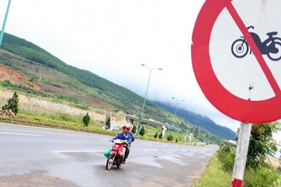 Cảnh báo giao thông: Xe máy đi vào đường cấm phạt bao nhiêu tiền?