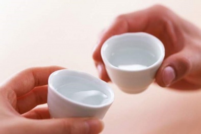 Chuyên gia tiết lộ gì về cồn y tế được làm bằng chất cực độc?