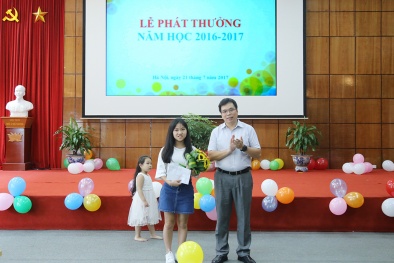 Tổng cục TCĐLCL khen thưởng học sinh thành tích xuất sắc năm học 2016 - 2017