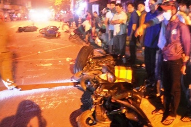Ô tô ‘điên’ húc văng hàng loạt xe, người nằm la liệt trên đường