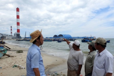 Vụ nhận chìm bùn thải xuống biển: Ngư dân đứng ngồi không yên