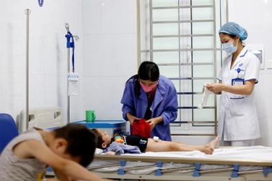 Làm trẻ bị mắc sùi mào gà: Y sĩ bị phạt 100 triệu và tước chứng chỉ hành nghề 12 tháng