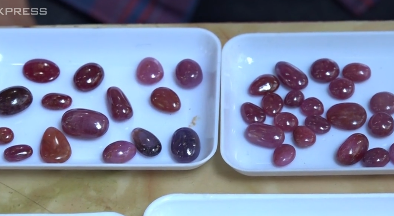 Chợ phiên đá quý tiền tỷ giữa lòng Hà Nội