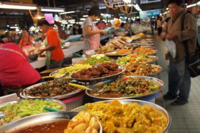 Những món ăn dễ gây ngộ độc cần tránh khi đi du lịch