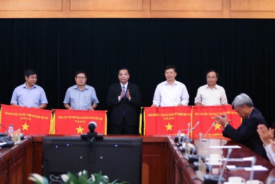 Tổng cục Tiêu chuẩn Đo lường Chất lượng nhận cờ thi đua của Chính phủ
