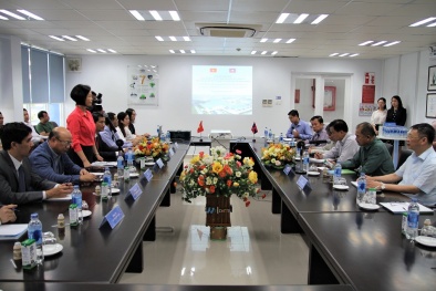 Đoàn đại biểu cấp cao Lào thăm và làm việc tại Nhà máy sữa Việt Nam