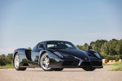 Ngắm vẻ đẹp bí hiểm của Ferrari Enzo đen bóng