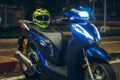 Cận cảnh Honda SH300i lên 'đồ chơi' hàng hiệu của các tay chơi xe Việt